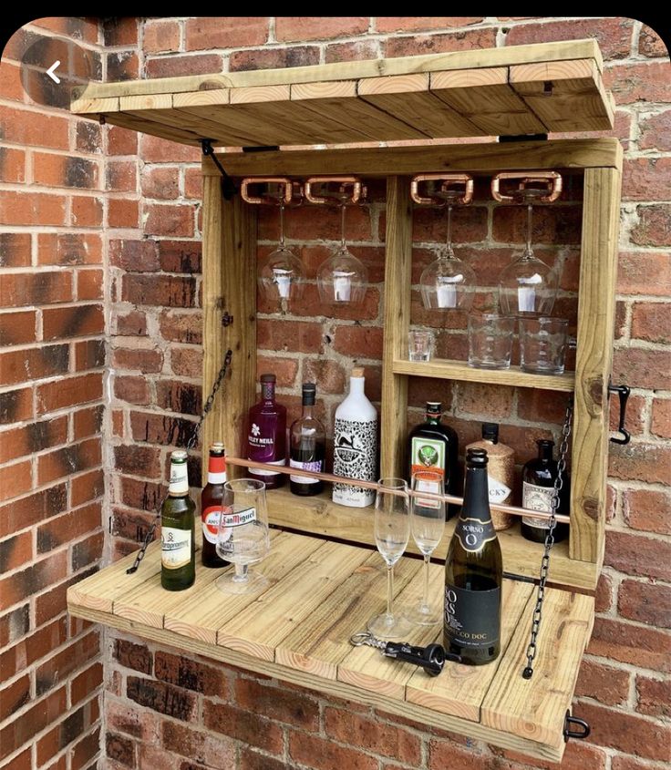 DIY Wood Pallet Bar