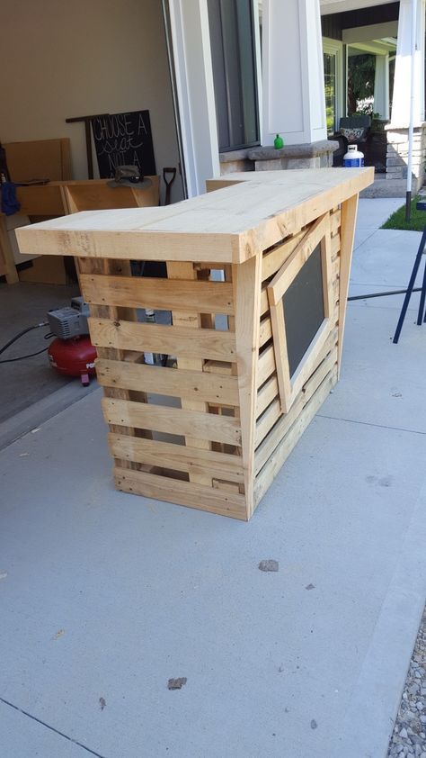 DIY Wood Pallet Bar