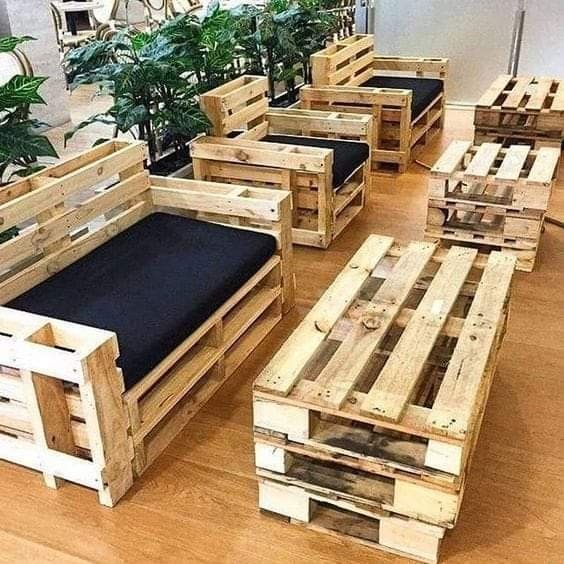 DIY Wooden Pallet Sofa