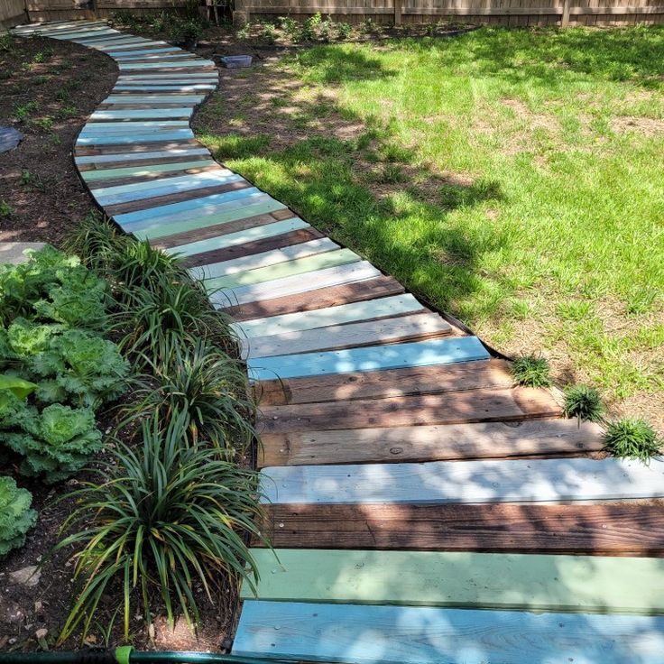 Zig-Zag Pallet Wood Pathway