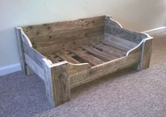 Rustic Pallet Wood Pet Bed