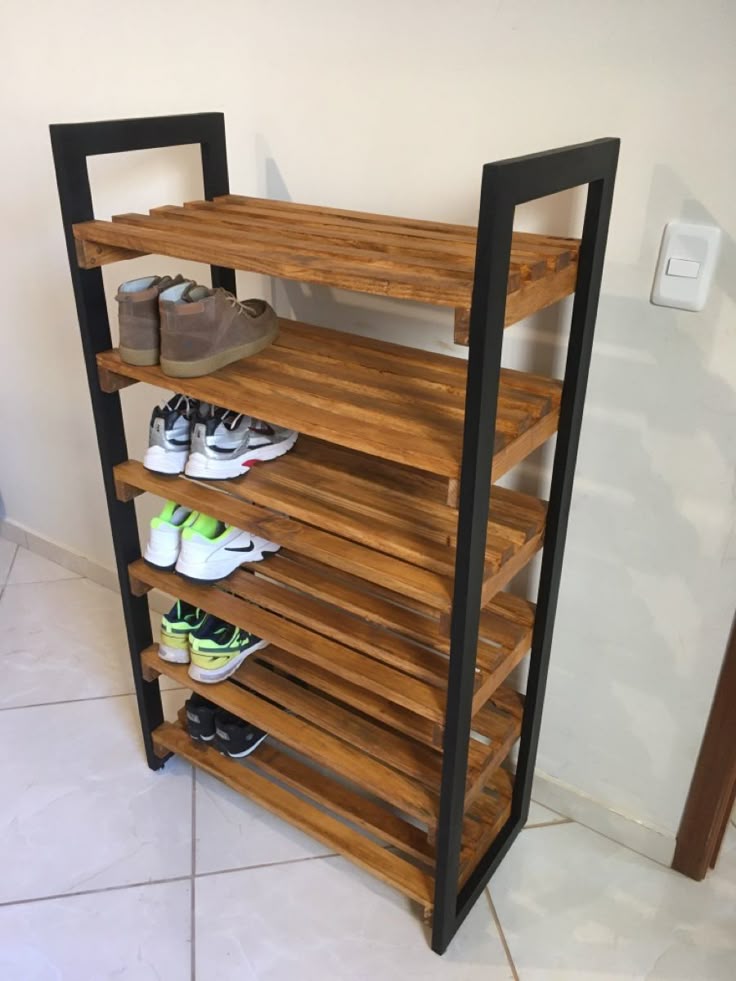 Pallet Shoe Rack with Industrial Pipe Accents