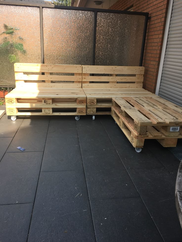 DIY Wooden Pallet Sofa