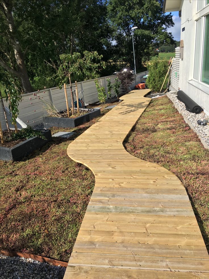 Interlocking Pallet Wood Path