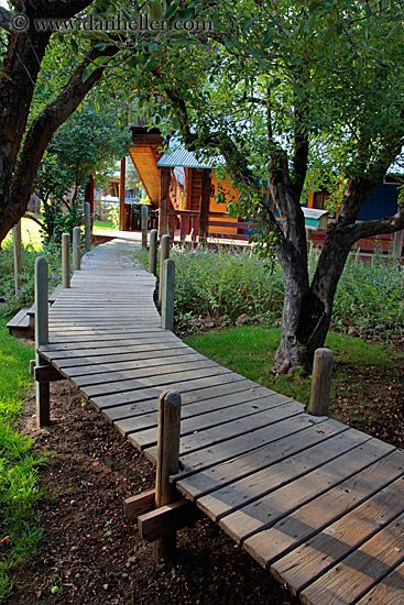 Raised Pallet Boardwalk