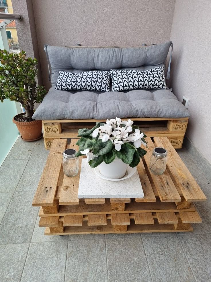 DIY Wooden Pallet Sofa