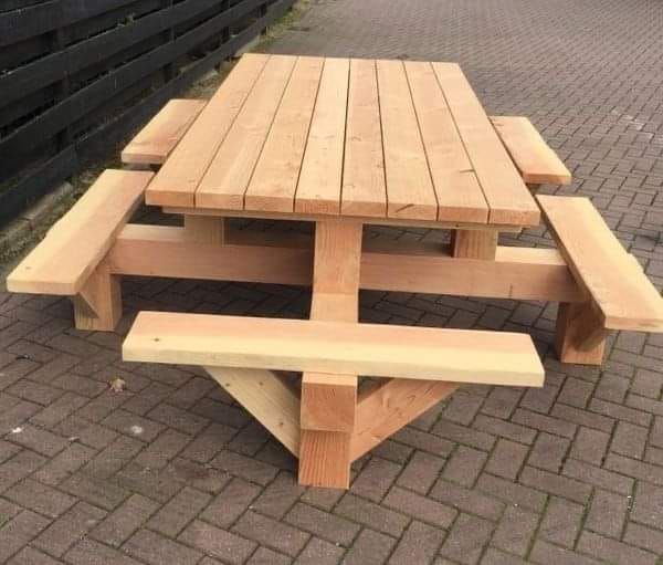 Pallet Wood Picnic Table